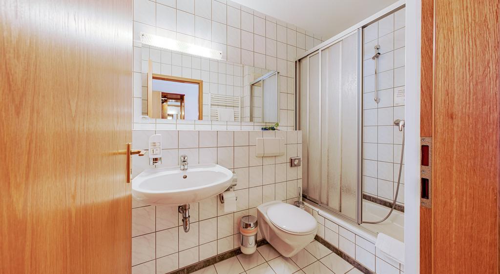 Carmina Am See Karnin  Room photo